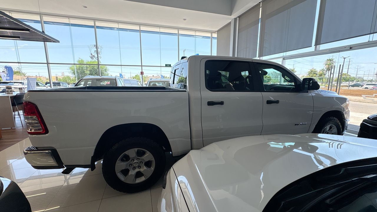 2024 RAM RAM MILD-HYBRID BIGHORN V6 CREW CAB 4X4 RAM MILD-HYBRID BIGHORN V6 CREW CAB 4X4