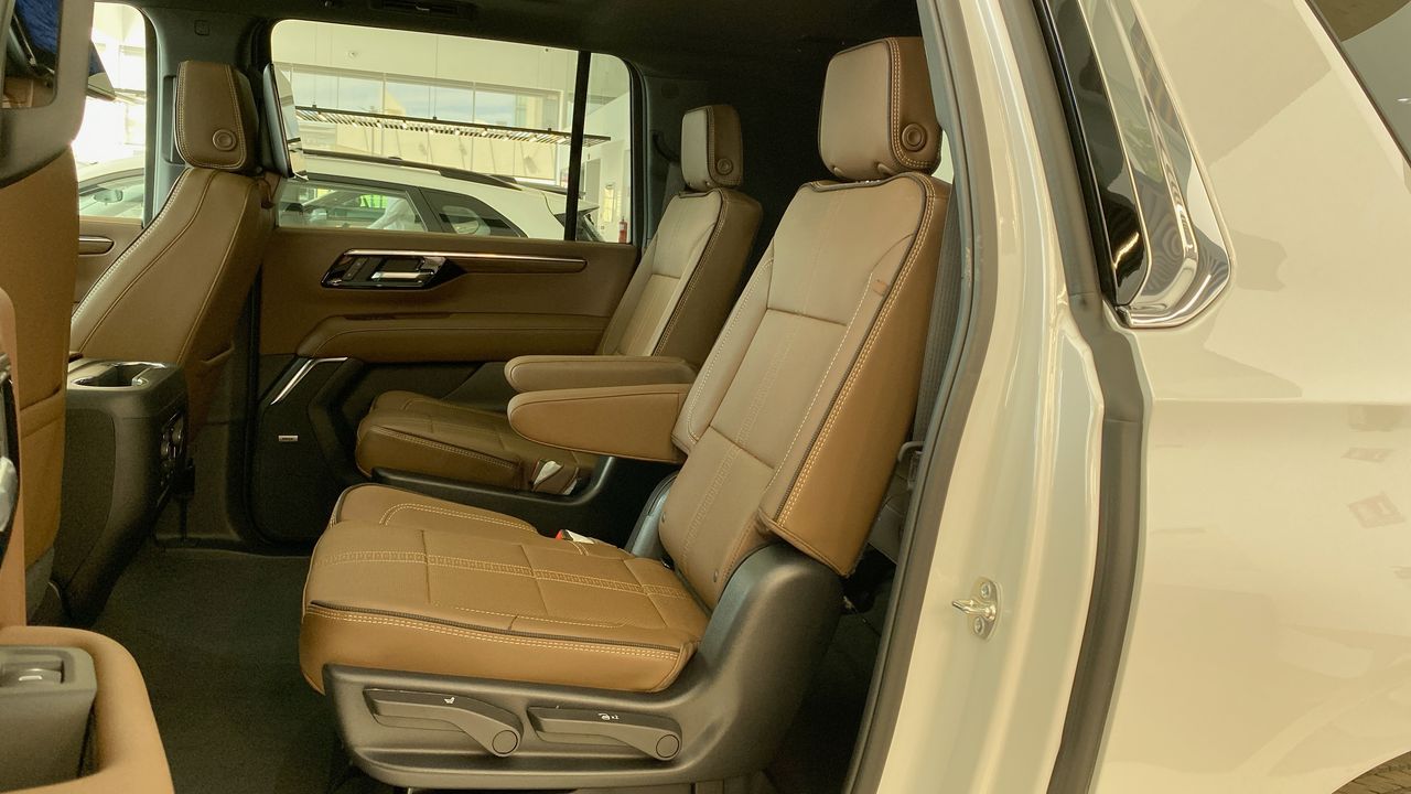 2025 Chevrolet SUBURBAN SUBURBAN HIGH COUNTRY PAQ. G