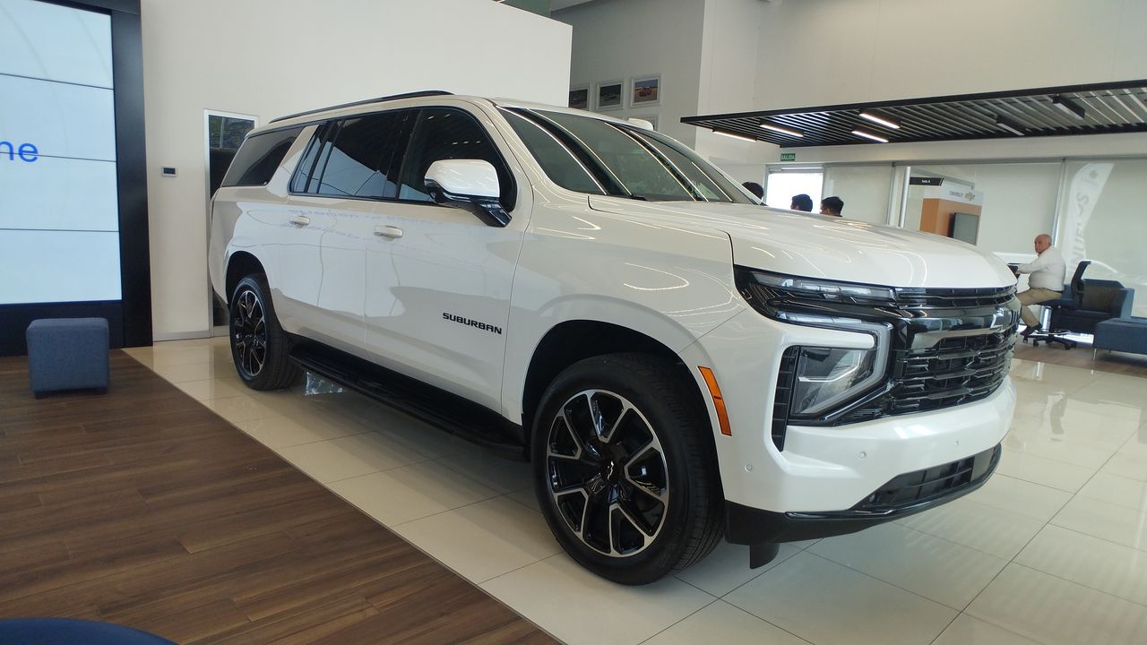 2025 Chevrolet SUBURBAN SUBURBAN RST PAQ. B