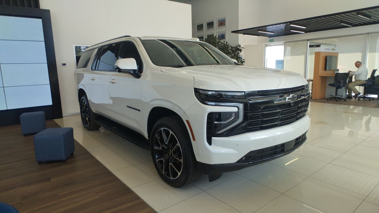 2025 Chevrolet SUBURBAN SUBURBAN RST PAQ. B