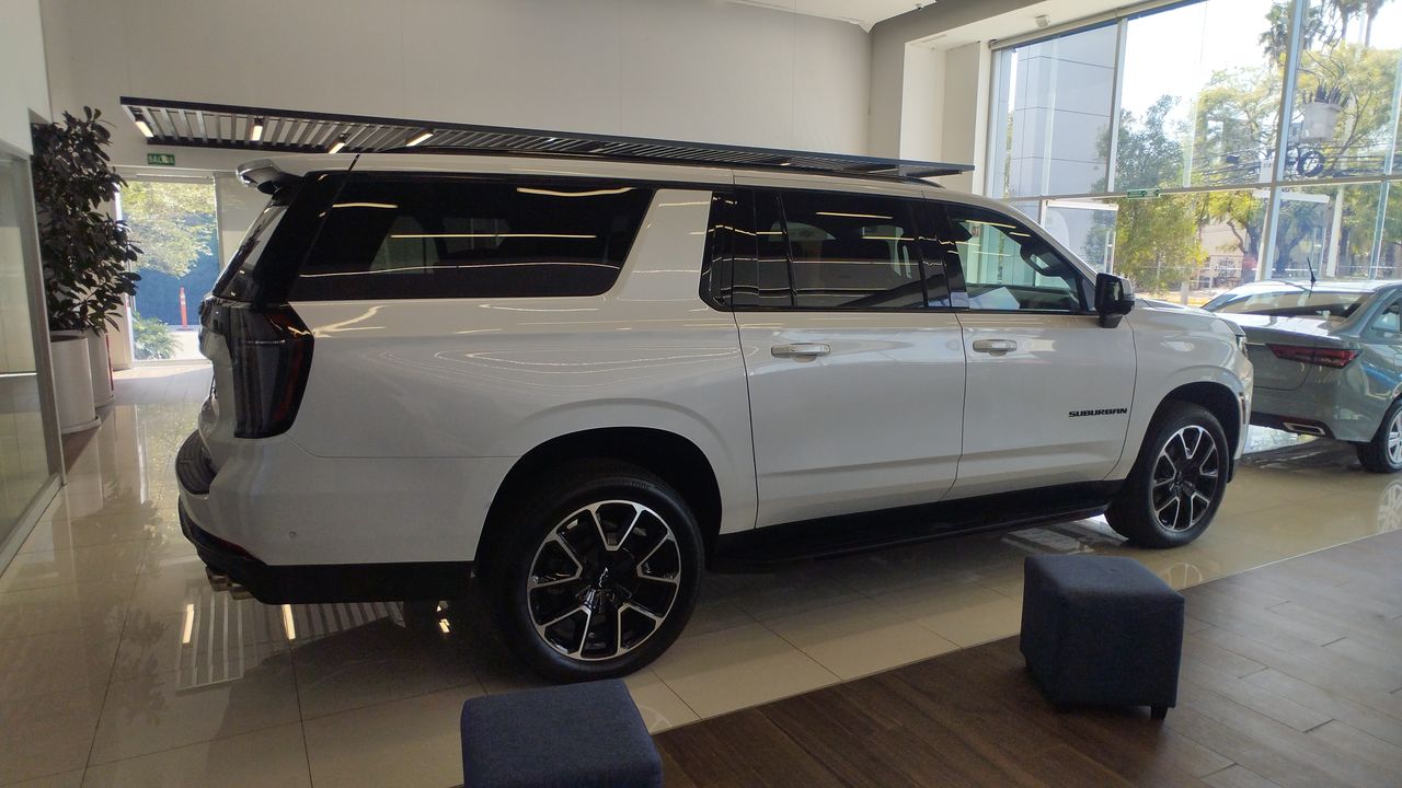 2025 Chevrolet SUBURBAN SUBURBAN RST PAQ. B