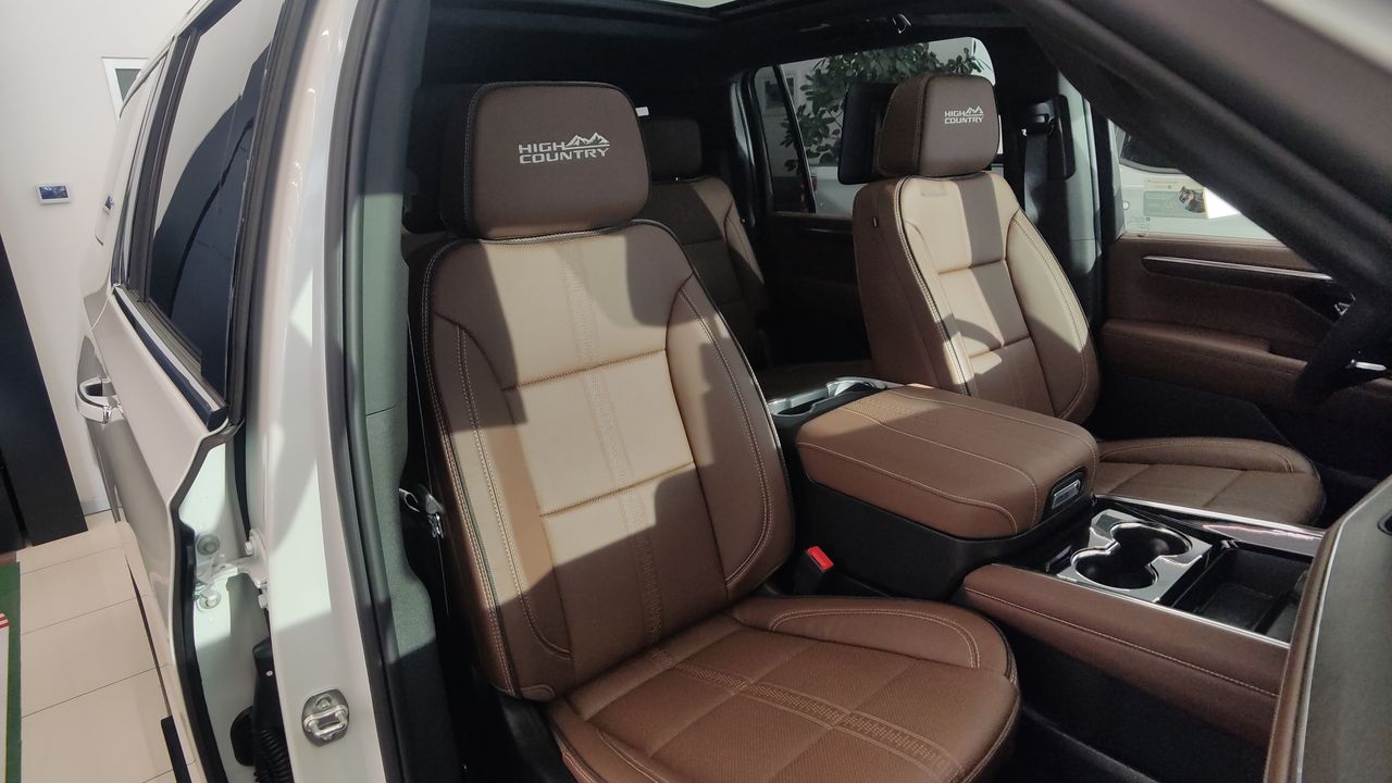 2025 Chevrolet SUBURBAN SUBURBAN HIGH COUNTRY PAQ. G