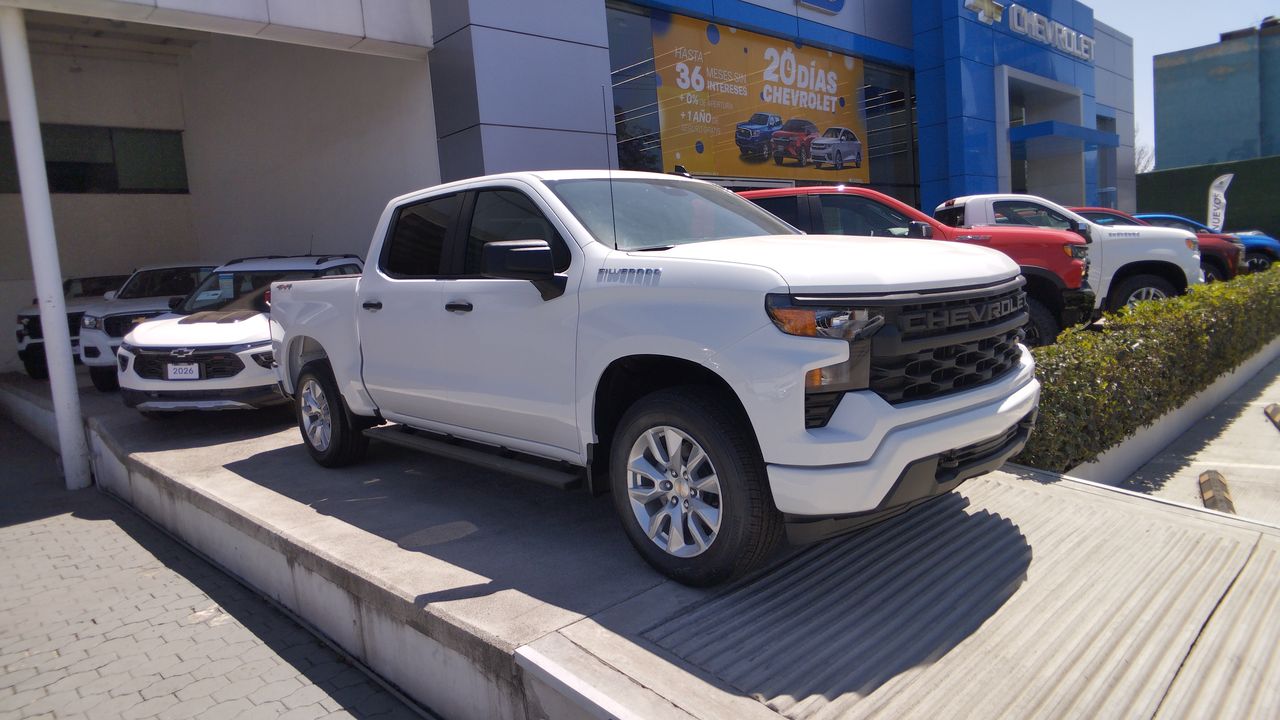 2026 Chevrolet SILVERADO 2500 SILVERADO CUSTOM DOBLE CABINA 4X4 MOTOR 5.3L PAQ. K