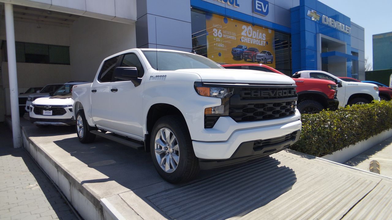 2026 Chevrolet SILVERADO 2500 SILVERADO CUSTOM DOBLE CABINA 4X4 MOTOR 5.3L PAQ. K