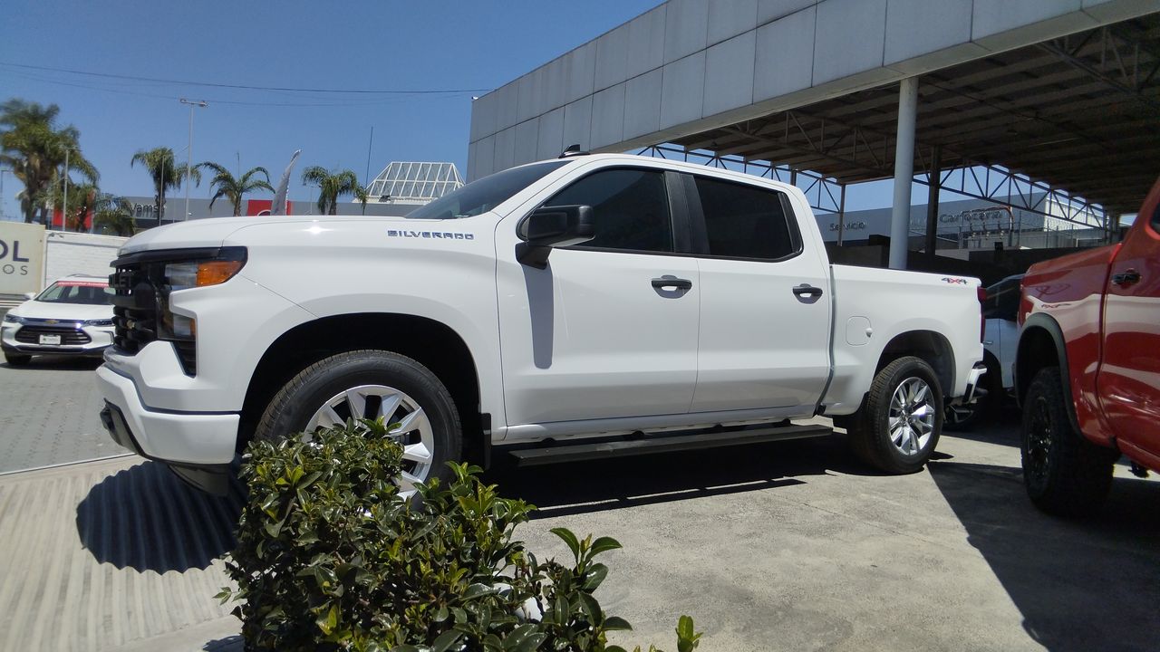 2026 Chevrolet SILVERADO 2500 SILVERADO CUSTOM DOBLE CABINA 4X4 MOTOR 5.3L PAQ. K