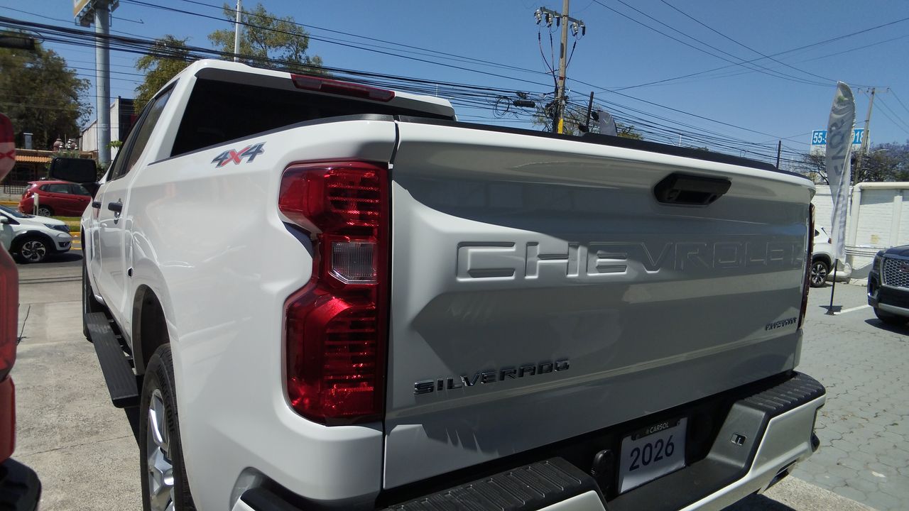 2026 Chevrolet SILVERADO 2500 SILVERADO CUSTOM DOBLE CABINA 4X4 MOTOR 5.3L PAQ. K