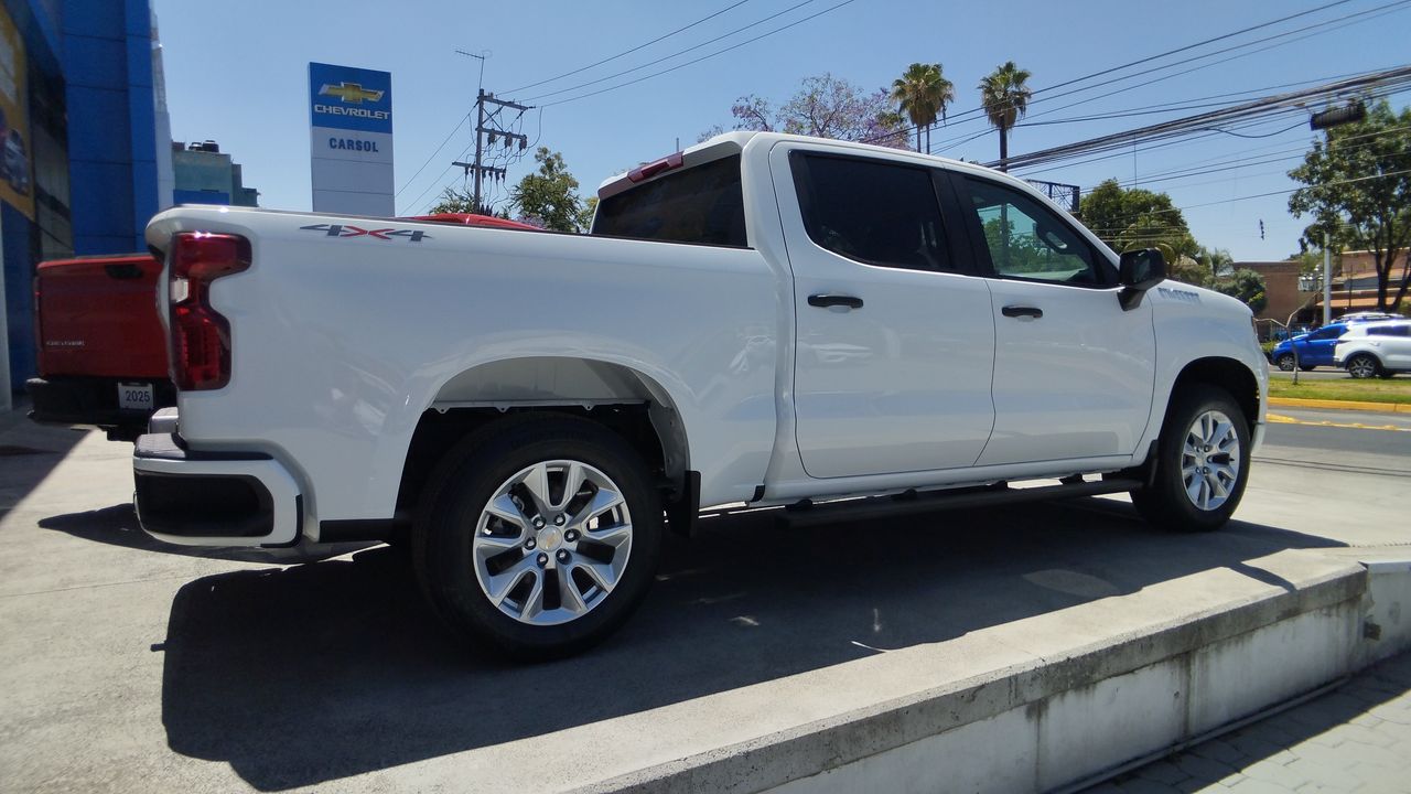 2026 Chevrolet SILVERADO 2500 SILVERADO CUSTOM DOBLE CABINA 4X4 MOTOR 5.3L PAQ. K