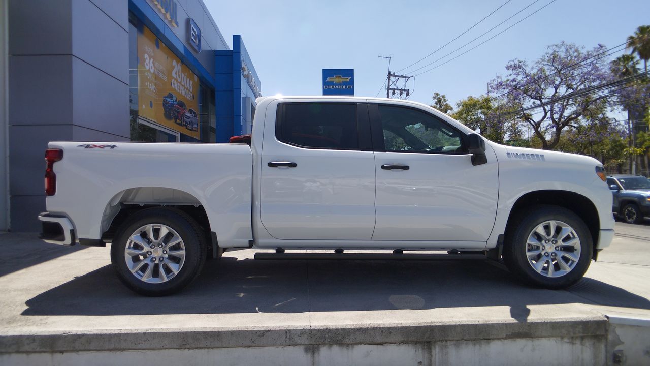 2026 Chevrolet SILVERADO 2500 SILVERADO CUSTOM DOBLE CABINA 4X4 MOTOR 5.3L PAQ. K
