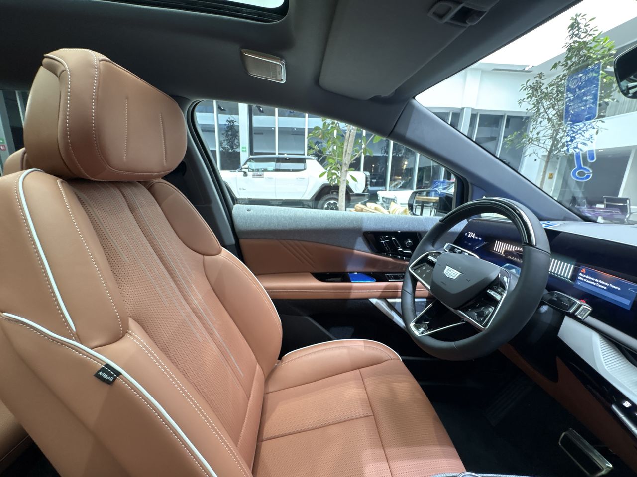 2025 Cadillac OPTIQ OPTIQ SPORT 3 BLACK ROOF PAQ. C