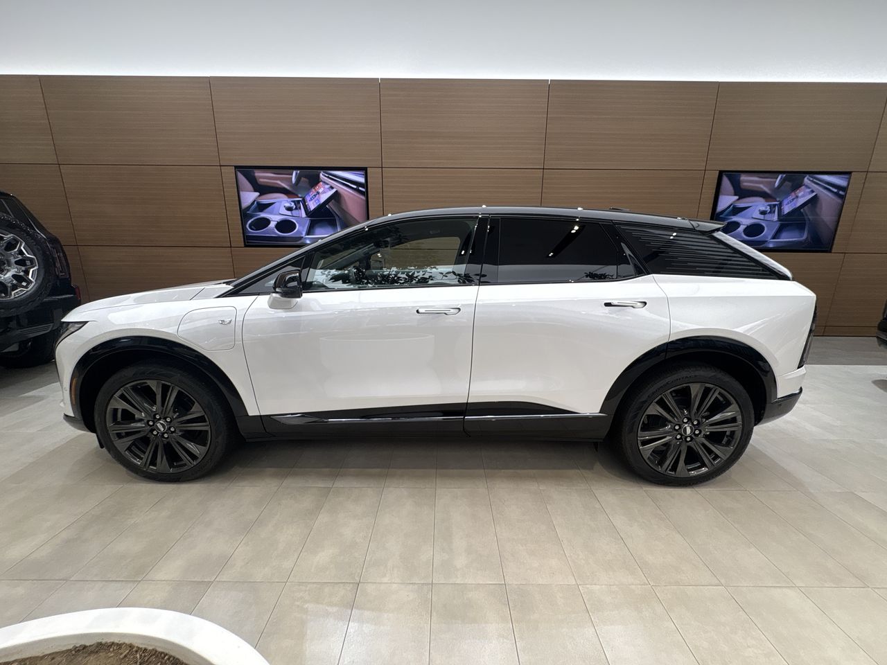 2025 Cadillac OPTIQ OPTIQ SPORT 3 BLACK ROOF PAQ. C