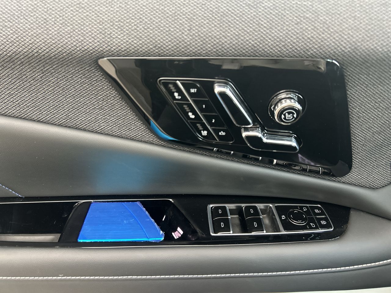 2026 Cadillac OPTIQ OPTIQ SU PAQ V V-SERIES BLACK ROOF