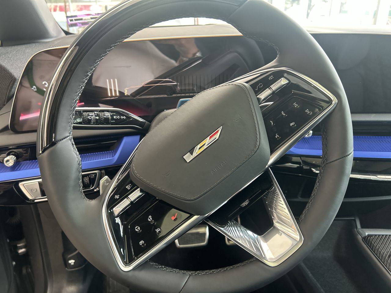 2026 Cadillac OPTIQ OPTIQ SU PAQ V V-SERIES BLACK ROOF