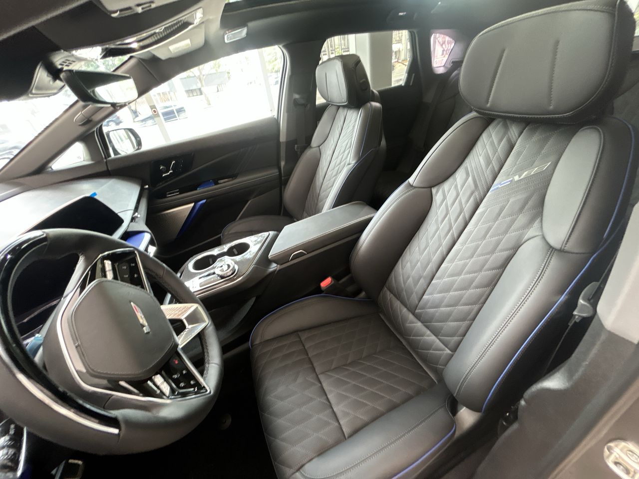 2026 Cadillac OPTIQ OPTIQ SU PAQ V V-SERIES BLACK ROOF