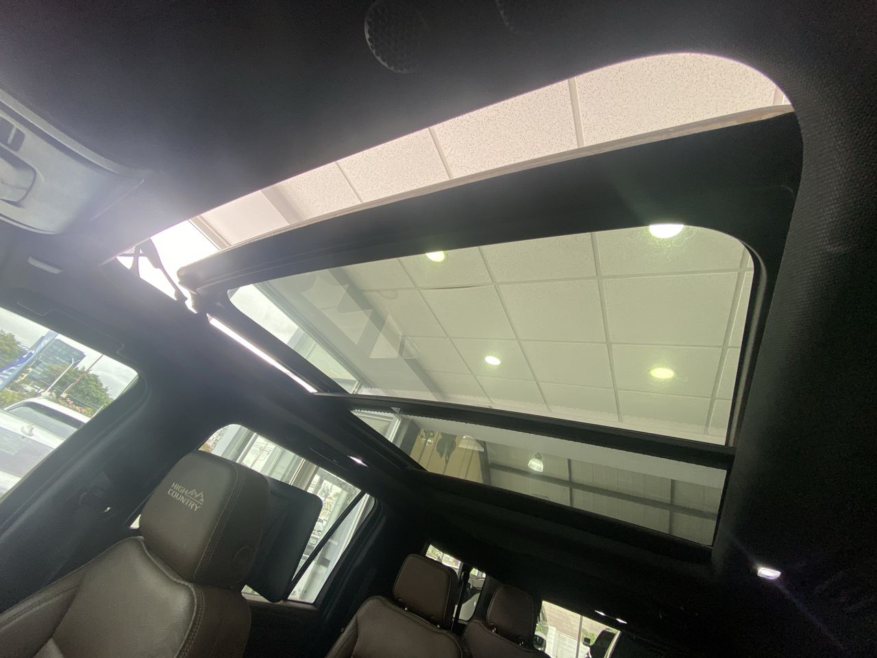 2022 Chevrolet SUBURBAN SUV G HIGH COUNTRY SUBURBAN SUV G HIGH COUNTRY