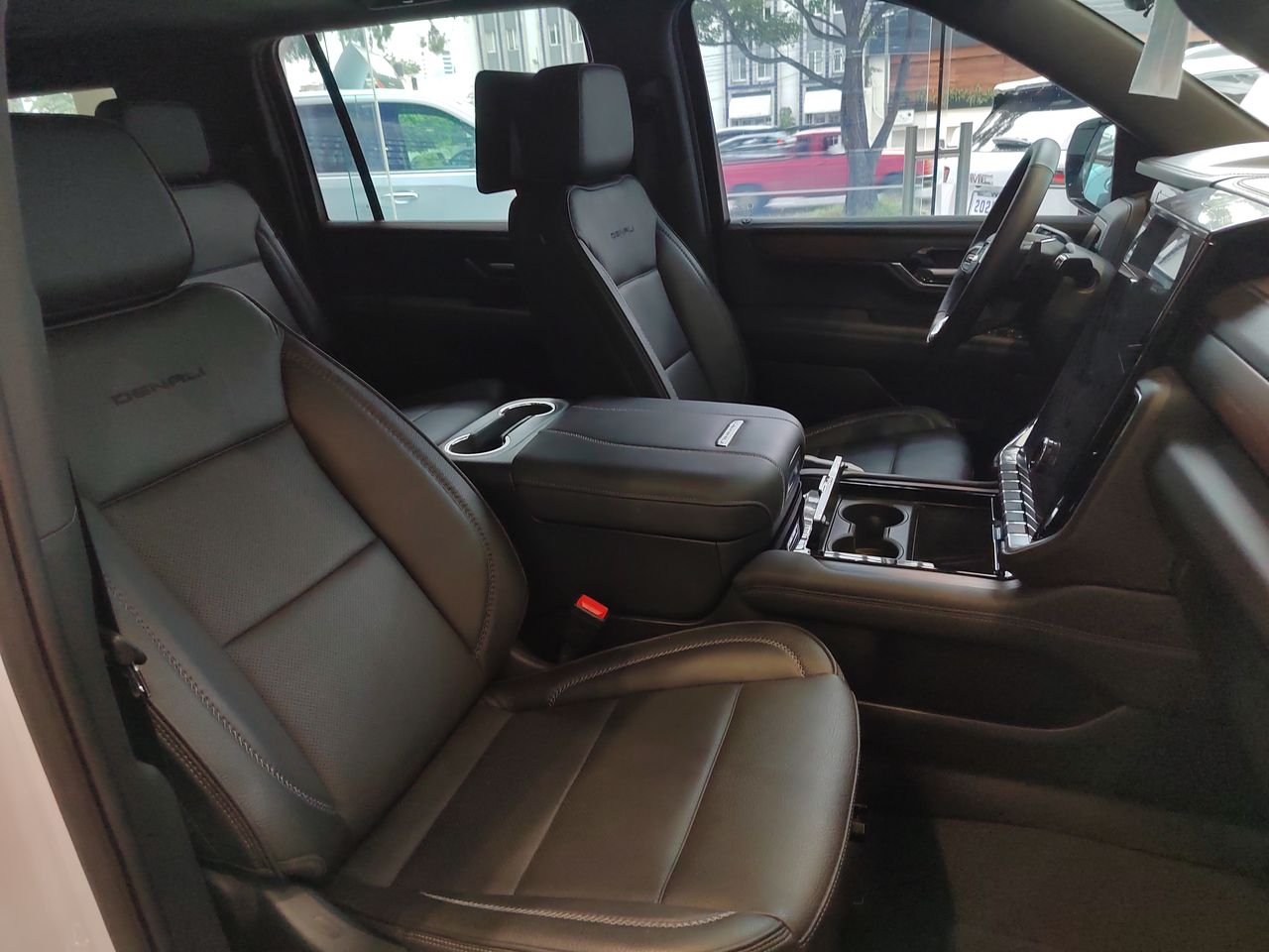 2026 GMC YUKON XL YUKON DENALI XL PAQ. B.
